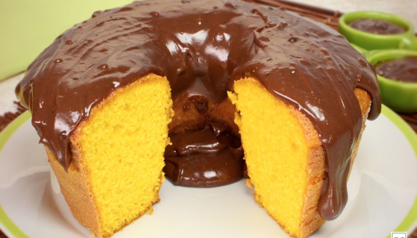 Receita Completa de Bolo de Cenoura com Calda de Chocolate